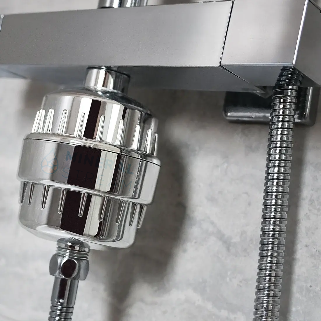 Suihkusuodatin kovalle vedelle