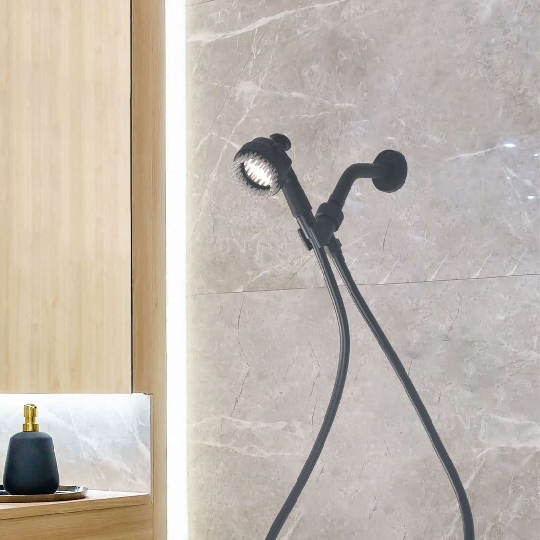 Koiran kylpylä suihkupään välttämättömyyssarja